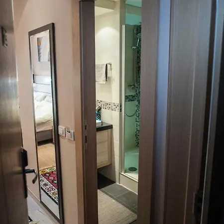 Brvenik 105, Konaci -